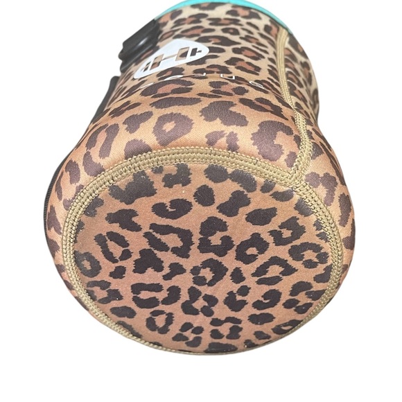 Hydro Jug w/Straw in Cheetah/Leopard Sleeve No Strap Teal Hydrojug 73 oz New - Picture 4 of 5